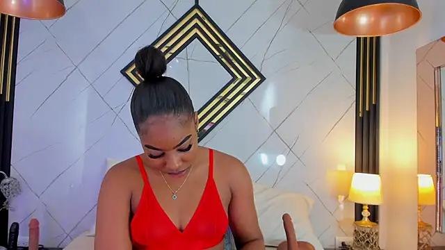 Snapshot of EmilyDiaaz chatting on 11.18.25 EmilyDiaaz online show from 11.18.25