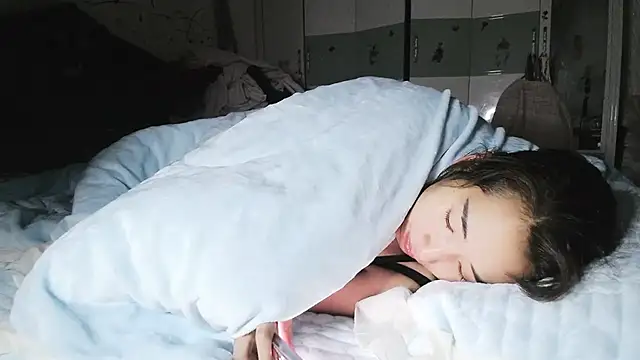 hebe-02 online show from 11.19.25