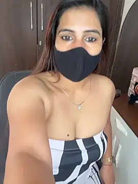 Sexy Madhuri Bhabhi online show from 03.10.26