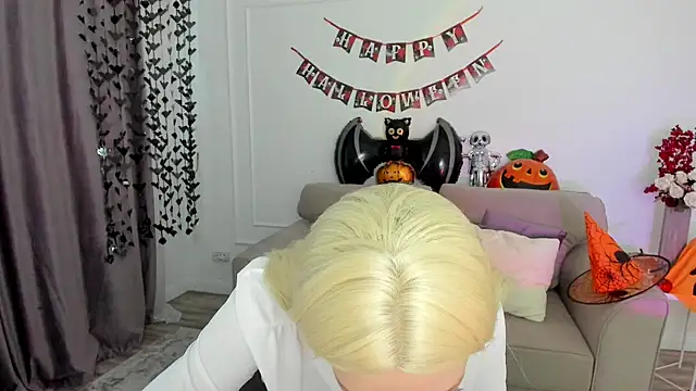 Snapshot of AmandaGracy_1 chatting on 10.30.25 AmandaGracy 1 online show from 10.30.25