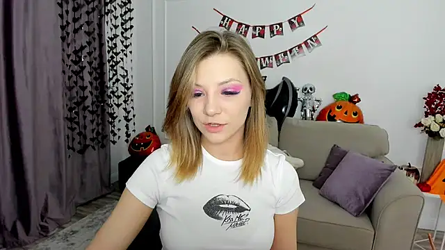 Snapshot of AmandaGracy_1 chatting on 11.05.25 AmandaGracy 1 online show from 11.05.25