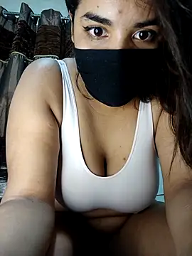 Snapshot of Louli_ta chatting on 11.17.25 Louli ta online show from 11.17.25