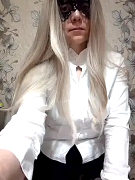 Snapshot of AliniX chatting on 03.14.25 AliniX online show from 03.14.25