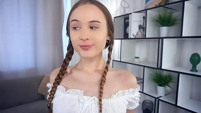 QuennaCoote online show from 09.17.25