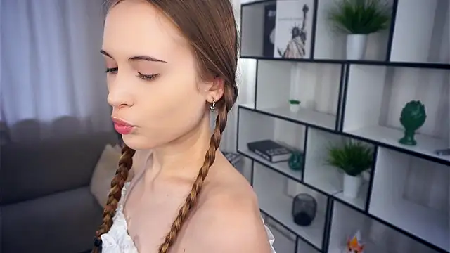 QuennaCoote online show from 10.15.25