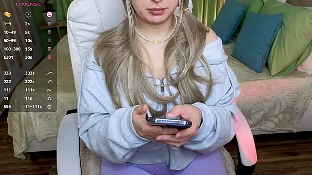 Snapshot of baby_debbie chatting on 02.20.25 baby debbie online show from 02.20.25