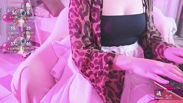 Snapshot of baby_debbie chatting on 10.07.25 baby debbie online show from 10.07.25