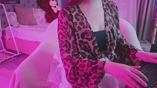 Snapshot of baby_debbie chatting on 10.10.25 baby debbie online show from 10.10.25