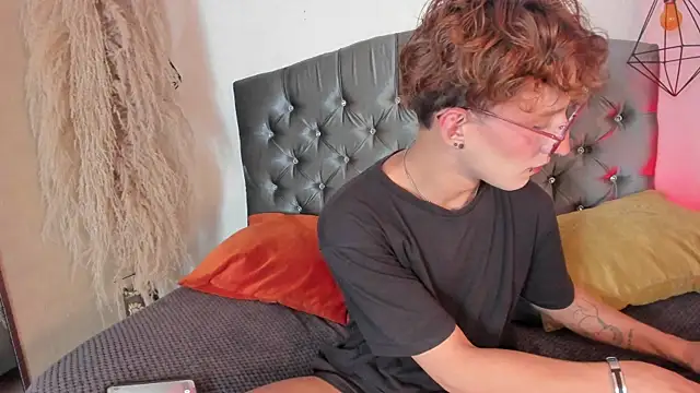 iiangel  online show from 10.26.25