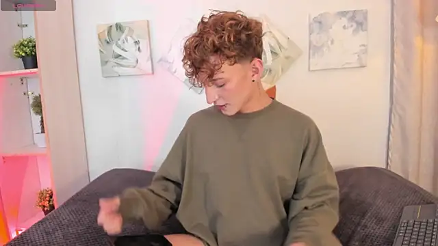 iiangel  online show from 11.13.25