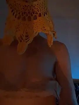 Snapshot of Hildas chatting on 10.14.25 Hildas online show from 10.14.25