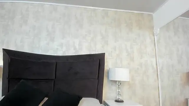 Snapshot of NahomyCarther chatting on 10.10.25 NahomyCarther online show from 10.10.25