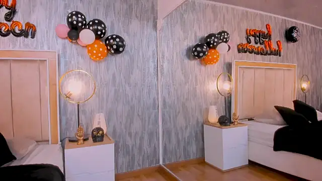 Snapshot of NahomyCarther chatting on 10.31.25 NahomyCarther online show from 10.31.25