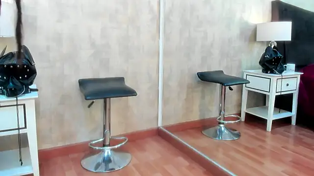 Snapshot of NahomyCarther chatting on 11.14.25 NahomyCarther online show from 11.14.25