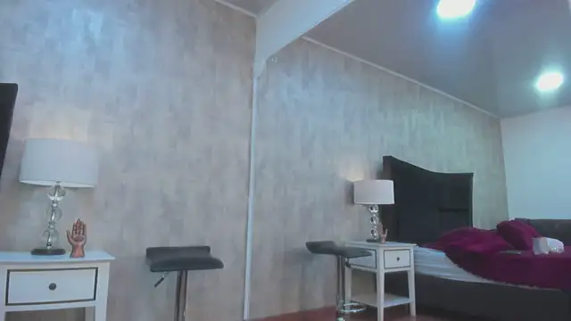 Snapshot of NahomyCarther chatting on 11.20.25 NahomyCarther online show from 11.20.25