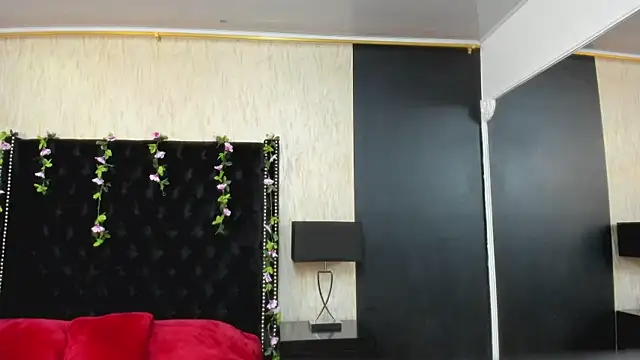 Snapshot of NahomyCarther chatting on 11.24.25 NahomyCarther online show from 11.24.25