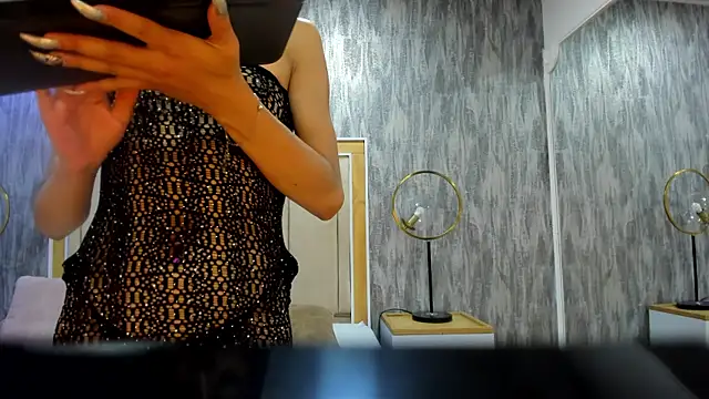 Snapshot of NahomyCarther chatting on 12.15.25 NahomyCarther online show from 12.15.25