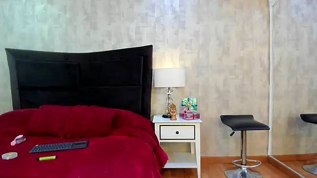 Snapshot of NahomyCarther chatting on 12.16.25 NahomyCarther online show from 12.16.25