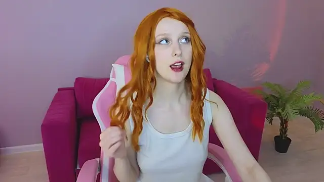 Snapshot of KristinMoore chatting on 03.10.25 KristinMoore online show from 03.10.25