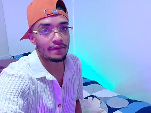 Snapshot of eross_chipre_ chatting on 01.15.26 eross chipre online show from 01.15.26