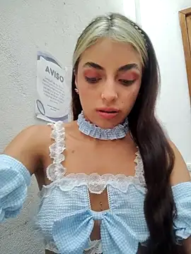 Snapshot of Mandysexycute chatting on 11.28.25 Mandysexycute online show from 11.28.25