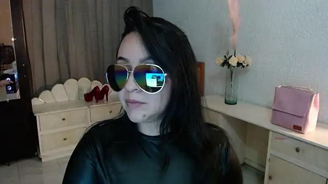 Snapshot of EngelCristaly chatting on 02.01.26 EngelCristaly online show from 02.01.26