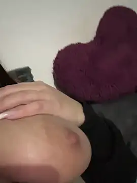 lola  med online show from 02.28.25