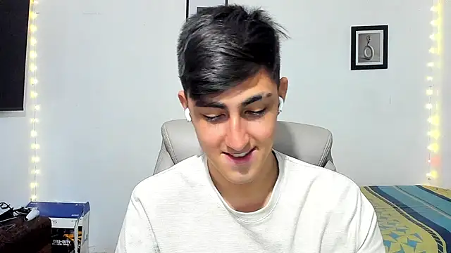 Snapshot of babymaik chatting on 10.23.25 babymaik online show from 10.23.25