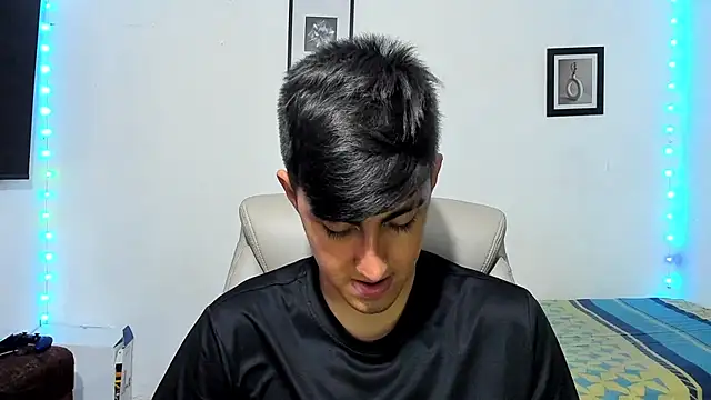 Snapshot of babymaik chatting on 10.26.25 babymaik online show from 10.26.25