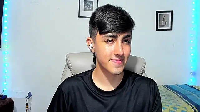 Snapshot of babymaik chatting on 10.27.25 babymaik online show from 10.27.25