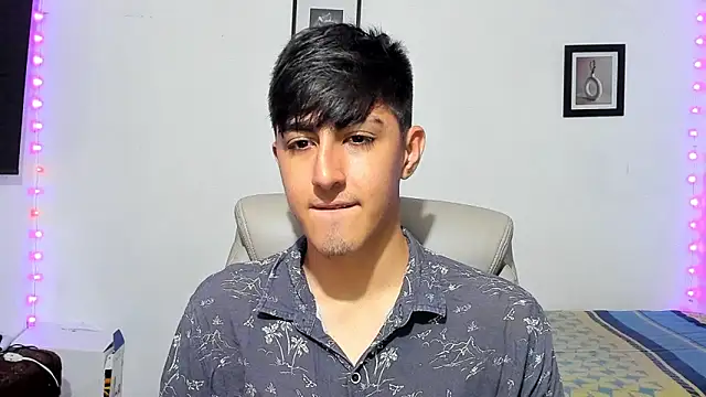 Snapshot of babymaik chatting on 10.28.25 babymaik online show from 10.28.25