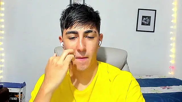 Snapshot of babymaik chatting on 11.15.25 babymaik online show from 11.15.25