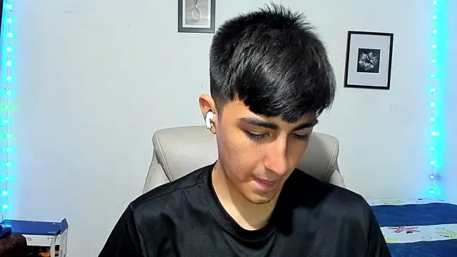 Snapshot of babymaik chatting on 11.17.25 babymaik online show from 11.17.25