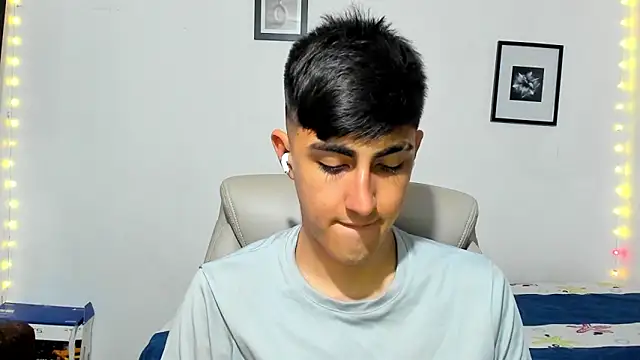 Snapshot of babymaik chatting on 11.22.25 babymaik online show from 11.22.25