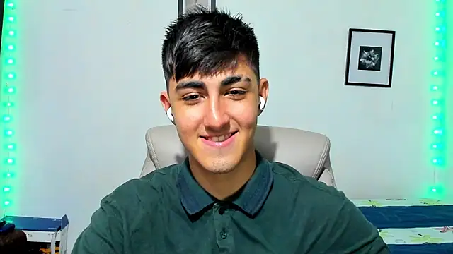 Snapshot of babymaik chatting on 11.24.25 babymaik online show from 11.24.25