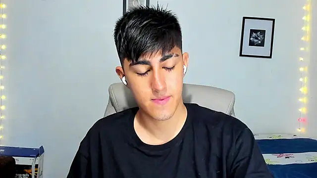 Snapshot of babymaik chatting on 11.26.25 babymaik online show from 11.26.25