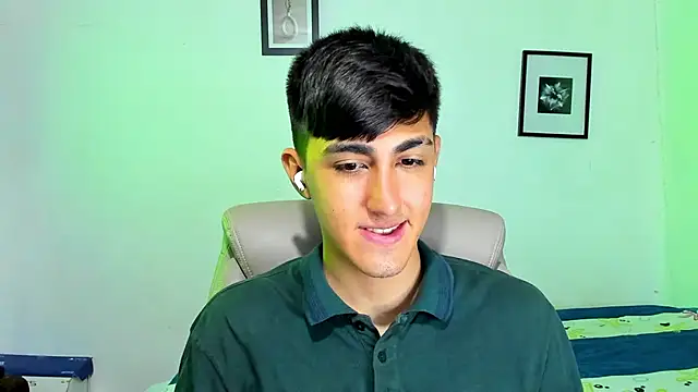 Snapshot of babymaik chatting on 12.04.25 babymaik online show from 12.04.25