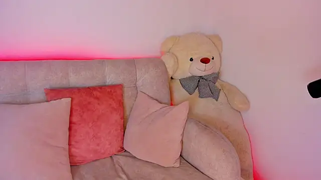 Snapshot of MIaloveone_ chatting on 03.13.25 MIaloveone online show from 03.13.25