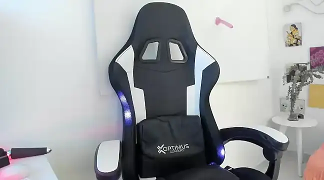 Snapshot of agaataa_ chatting on 03.19.25 agaataa online show from 03.19.25