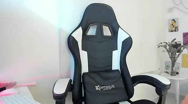 Snapshot of agaataa_ chatting on 03.21.25 agaataa online show from 03.21.25