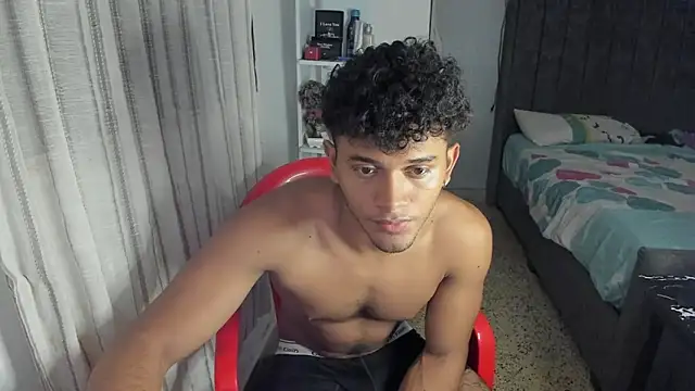 Snapshot of Fox2evans chatting on 02.05.26 Fox2evans online show from 02.05.26