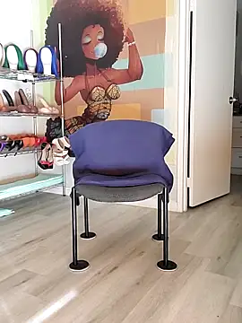 Queenanitadix online show from 11.28.25