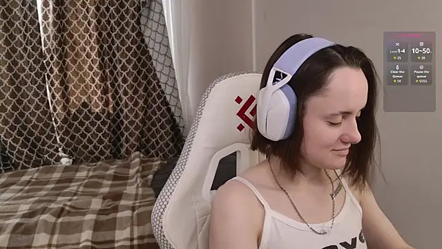 Luna Loveee online show from 09.14.25