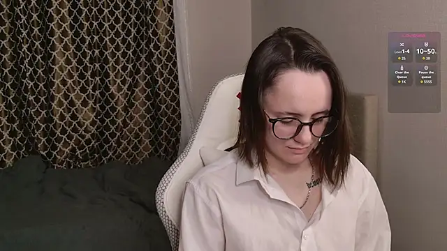 Luna Loveee online show from 10.05.25