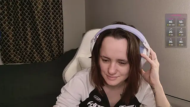 Luna Loveee online show from 10.26.25