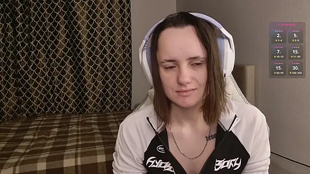 Luna Loveee online show from 10.30.25