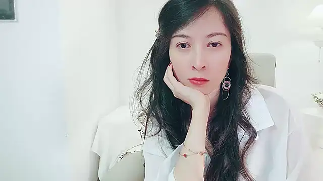 Snapshot of Dazzlebean chatting on 04.30.26 Dazzlebean online show from 04.30.26