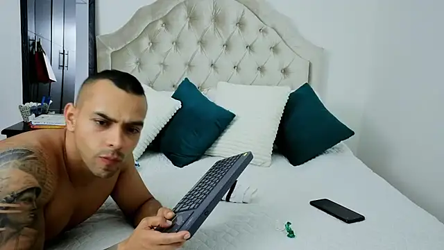 Snapshot of Bastiandelux chatting on 10.09.25 Bastiandelux online show from 10.09.25