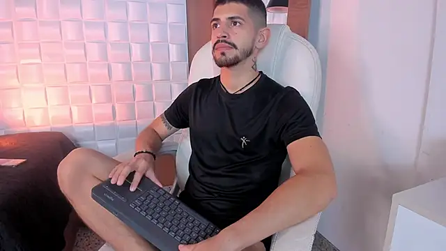 AlejandroStormm online show from 10.26.25