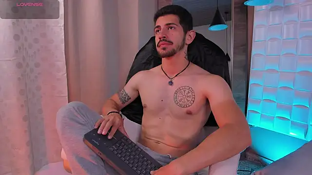 AlejandroStormm online show from 12.20.25